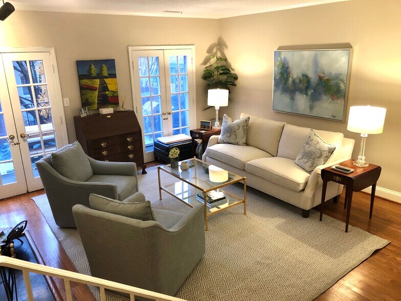 Solid wood floors - 1660 Beekman Pl NW