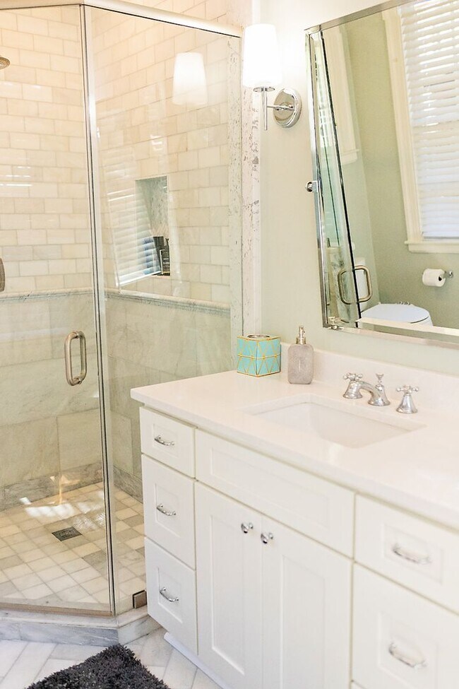 Building Photo - Bull St Bungalow