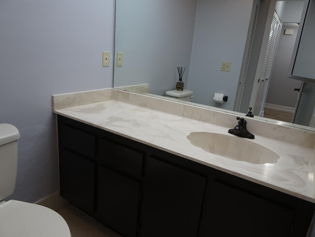 Building Photo - 12260 Sag Harbor Ct