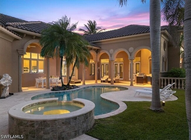 Building Photo - 550 21st Ave S