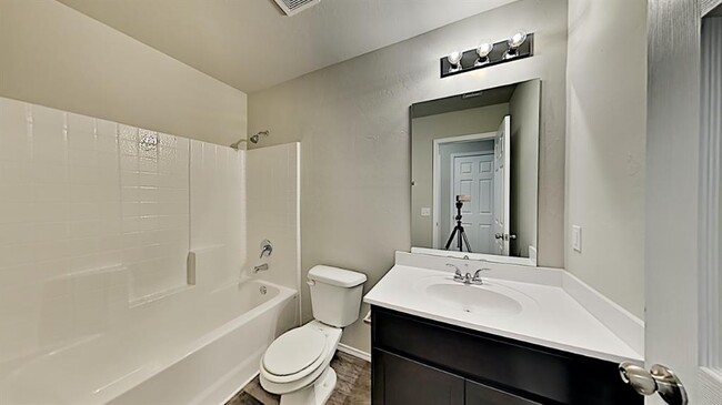 Building Photo - 2501 Ressie Ln
