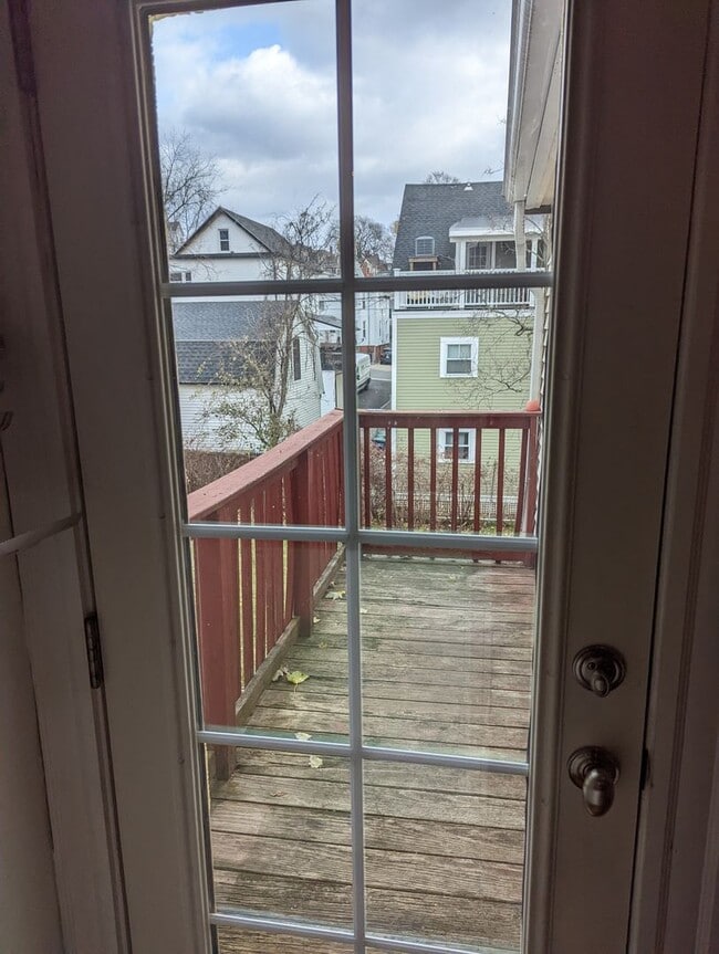 Building Photo - SEPTEMBER 1 Somerville Union Sq 1 BR with deck