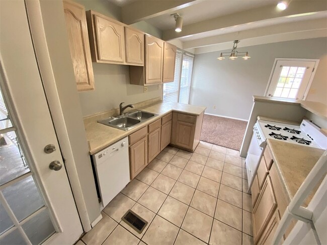 Building Photo - 3 Bedroom - Upper Arlington