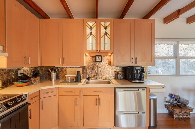 Building Photo - 1902 E Cortez St