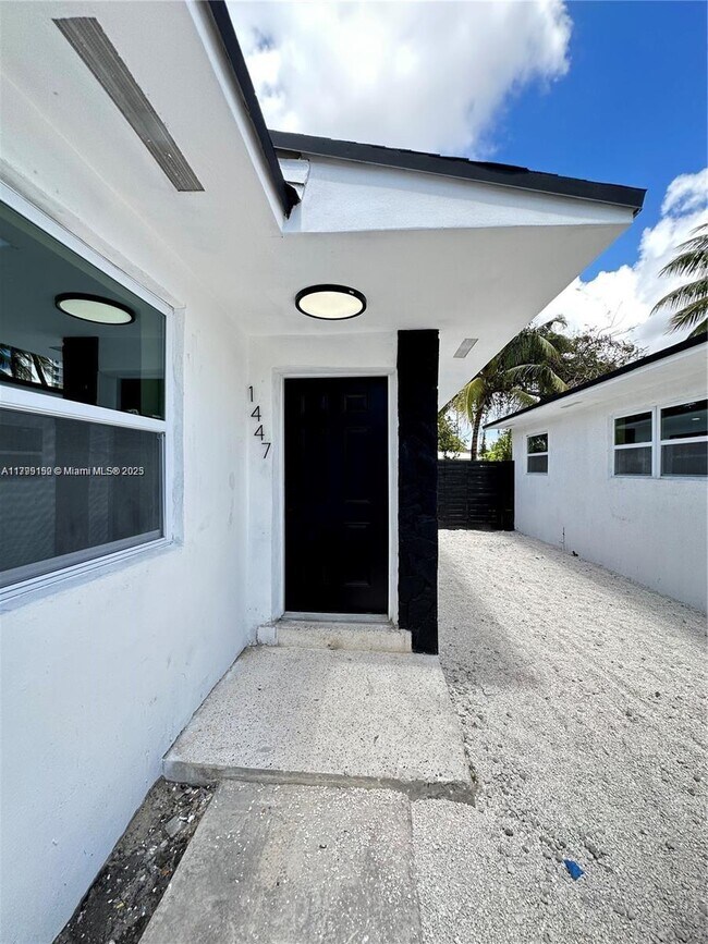 Primary Photo - 1453 NW 34th St