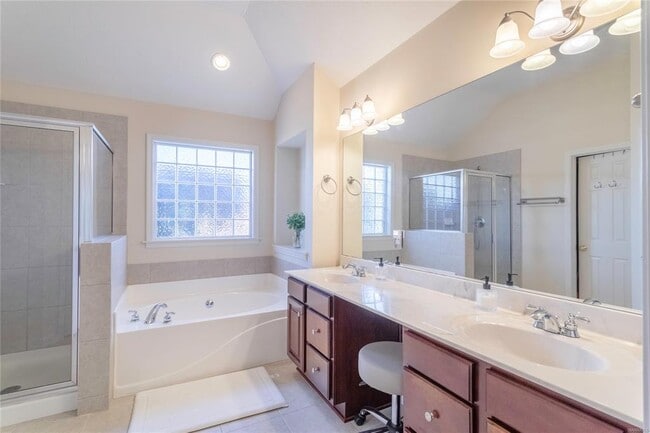 Building Photo - 612 Stoneybrooke Way