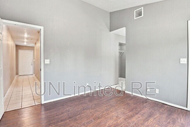 Building Photo - 2455 W Silverton Dr
