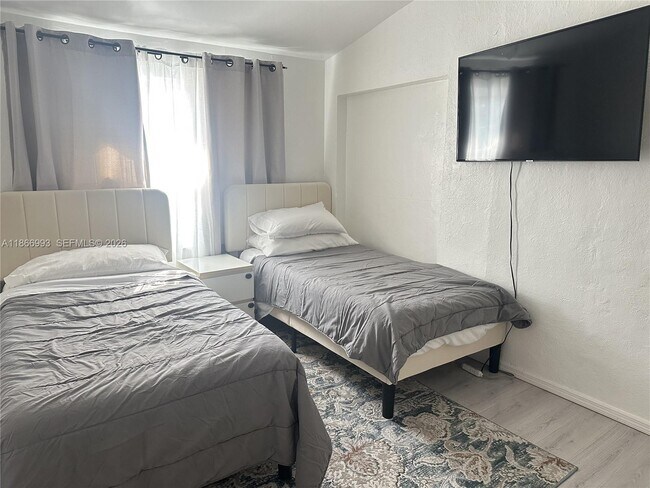 Building Photo - 1935 Arthur St