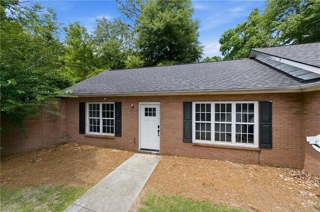 Building Photo - 320 Shoal Creek Rd