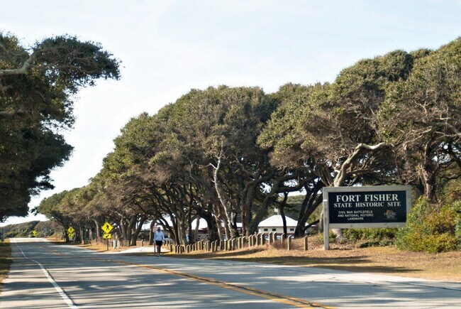 Building Photo - 1437 Fort Fisher Blvd S