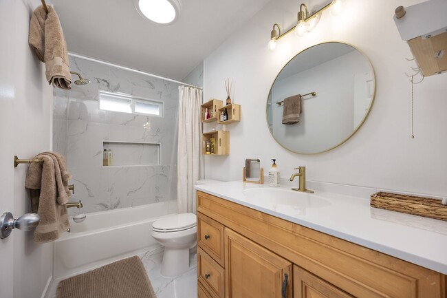 Building Photo - North Shore Boho Aloha Cottage | 2 Bed, 1 Bath | Available August 1, 2026