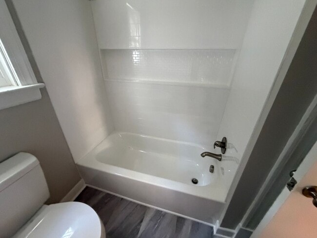 Building Photo - Great renovated 2 bedroom house in Richmond