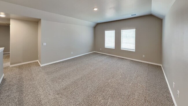 Building Photo - Very Nice 4 Bedroom 2 1/2 Bath in Yukon Schools + an office + bonus room