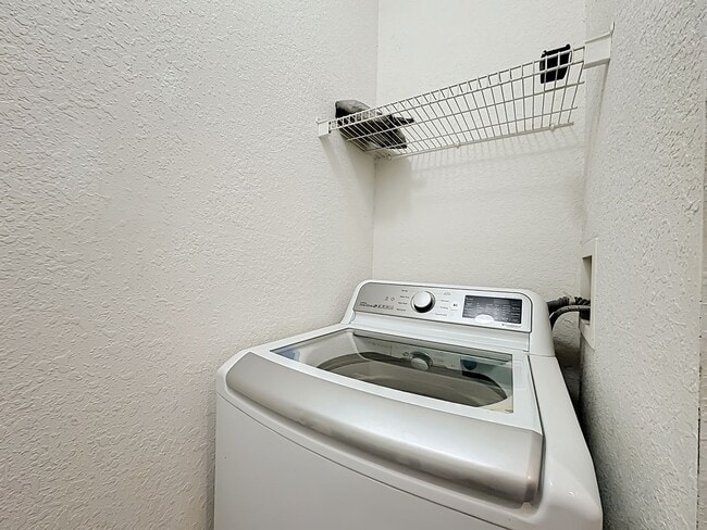 Building Photo - NEWLY RENOVATED 2-Bdrm Condo in Visconti's...