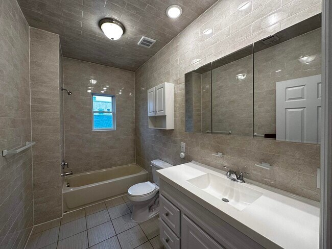 Building Photo - 134 Bostwick Ave