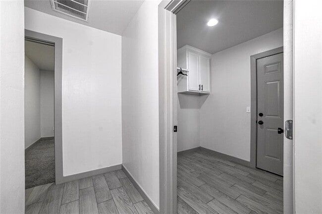 Building Photo - 1717 Breckenridge Dr