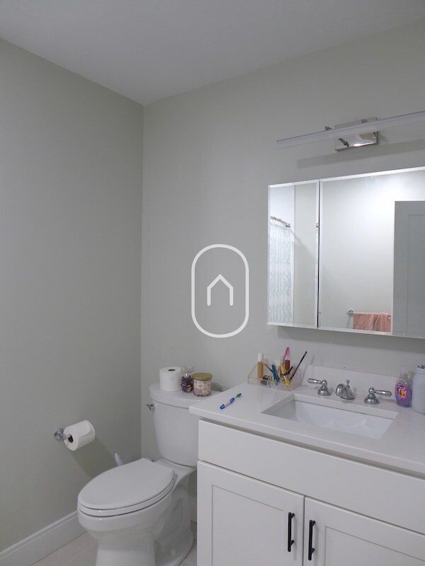 Building Photo - 240 Old Colony Ave