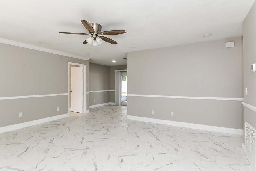 Building Photo - 206 Loch Low Dr