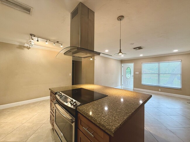 Building Photo - Sarasota Springs Gem - 3 Bedroom Plus Den ...