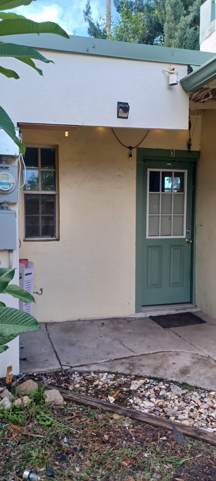Building Photo - 404 N Ridgewood Ave