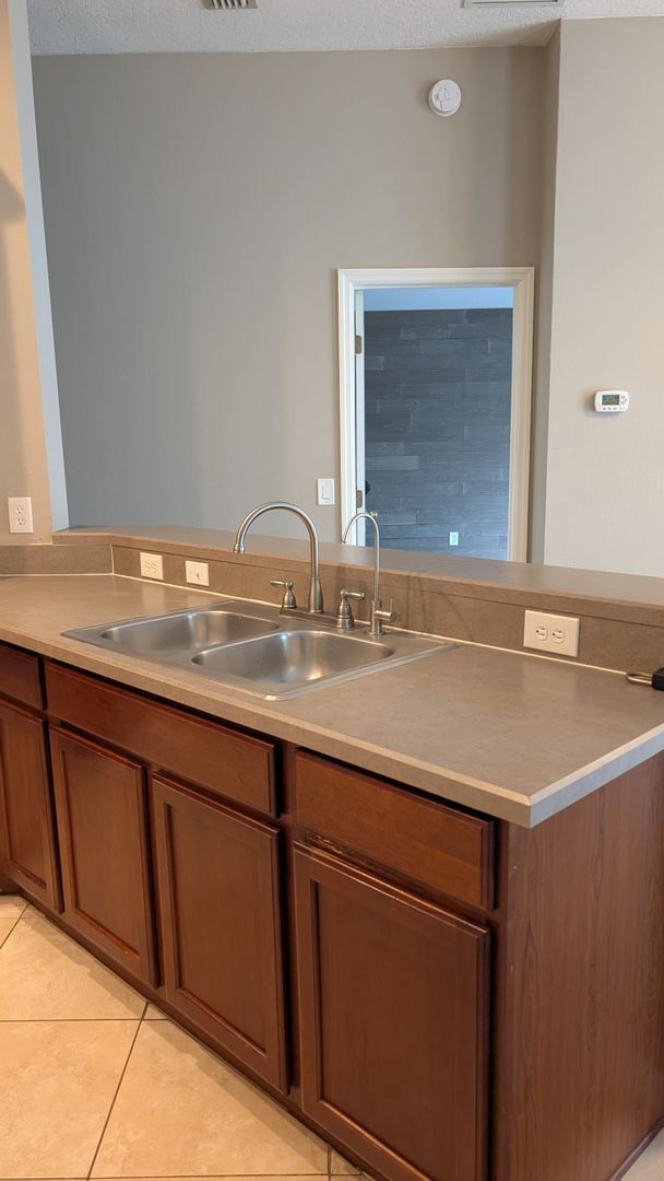 Building Photo - Two Bedrooms with floor plan at the same l...