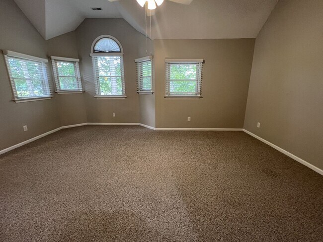 Building Photo - Beautifully Updated Kiln Creek Home with G...