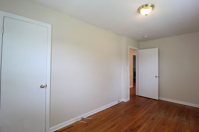 Building Photo - 2 Bedroom 1 Bath Home in Overland Park Kansas