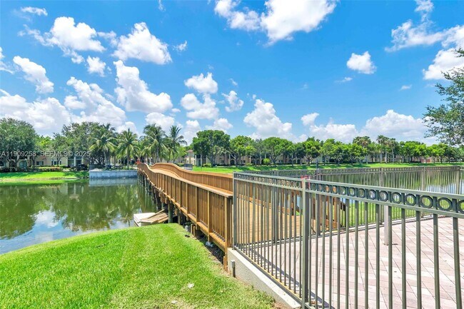 Building Photo - 2498 Centergate Dr