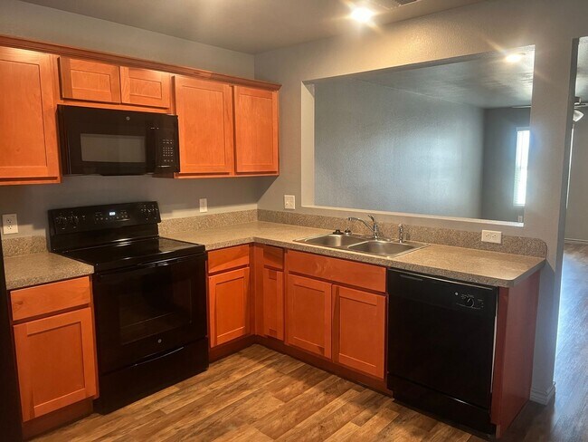 Building Photo - 2814 Leroy Cir