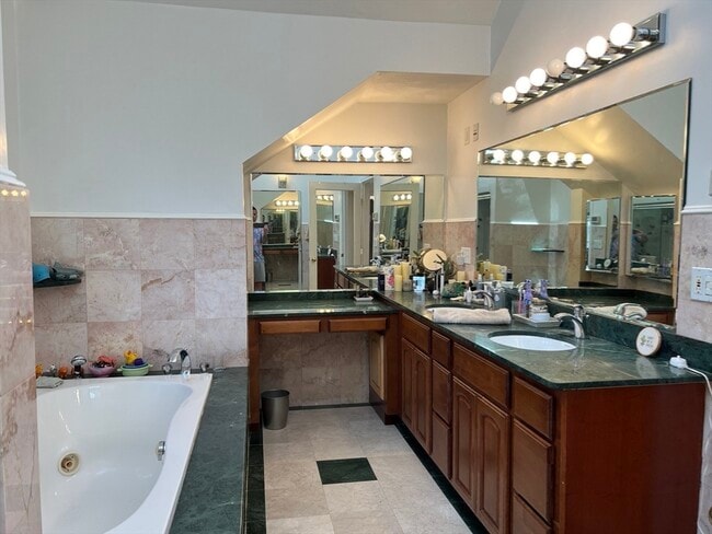 Building Photo - 11 Garrison Rd