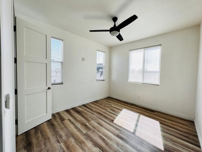 Building Photo - Private 2 bedroom, 1bath back house