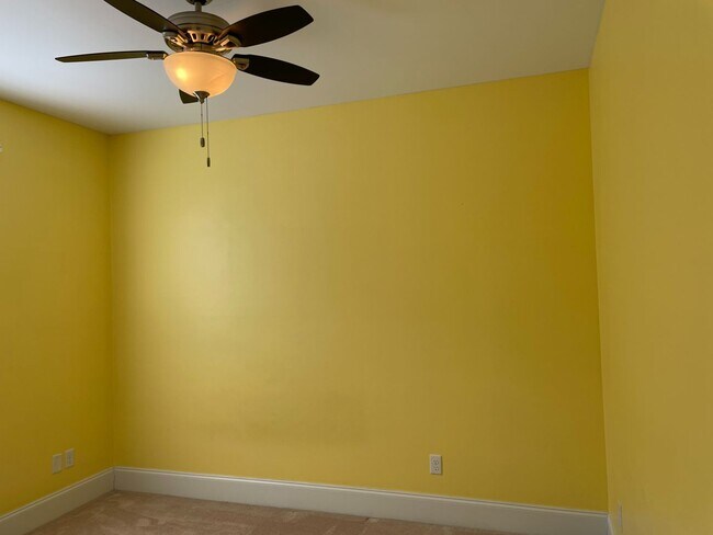 Building Photo - Beautiful 3 bedroom/2 bath home with sunroom and finished room over garage!