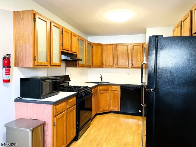 Building Photo - 1802 Scarlett Dr