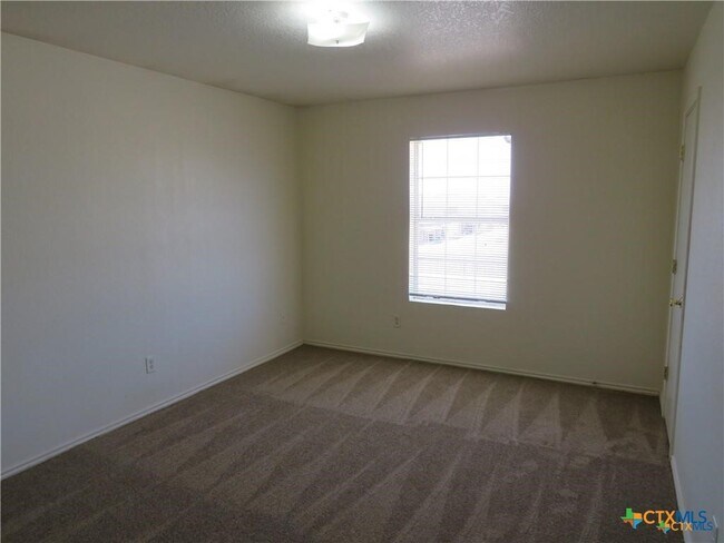 Building Photo - 4002 Gus Dr
