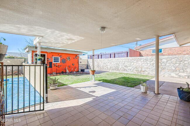 Building Photo - 4640 Ambassador Dr