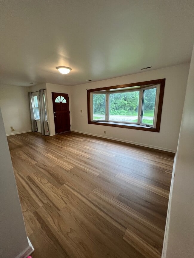 Building Photo - 806 Menominee Dr
