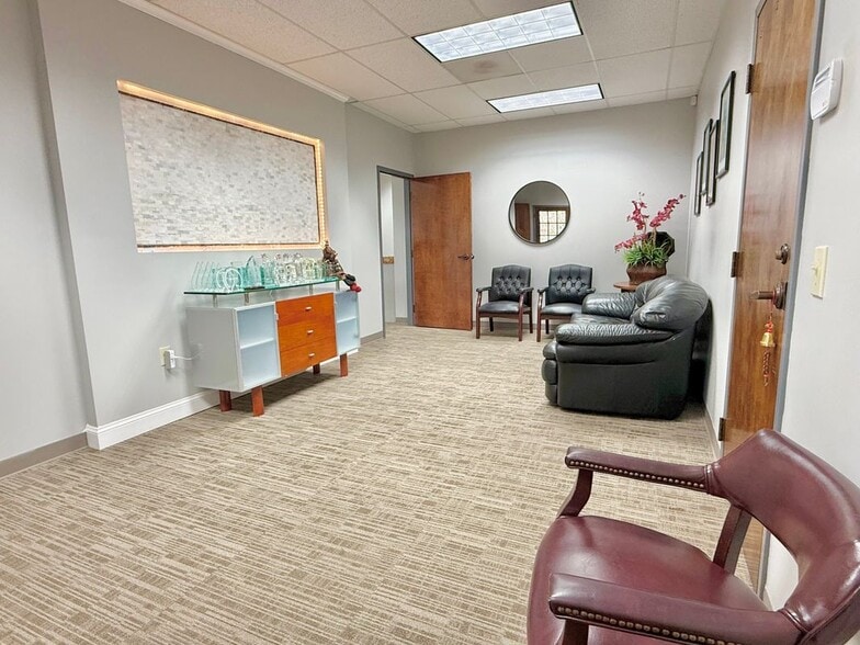 Building Photo - 4640 Valais Ct