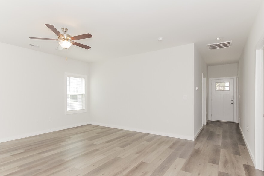 Building Photo - 3028 Celia Ave