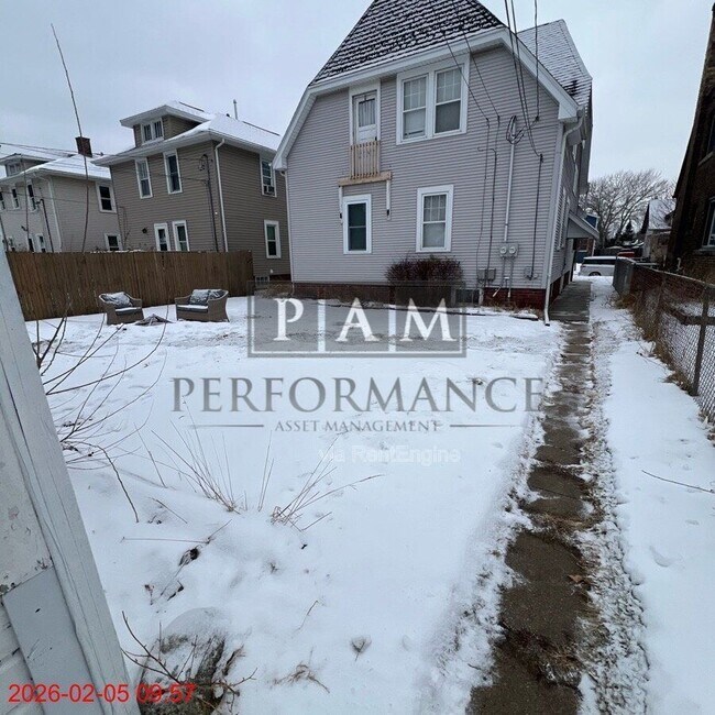 Building Photo - 1909 Thurston Ave