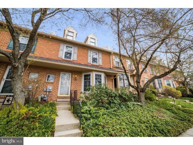 Primary Photo - 427 Oakmont Ct