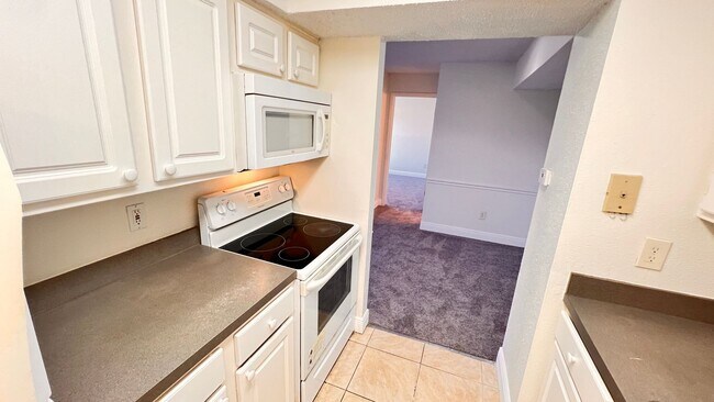Building Photo - Cozy Casselberry Condo Available - Move In Before the Holidays!