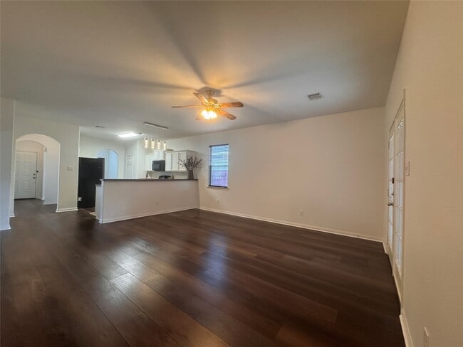 Building Photo - 302 Broken Pine Ct