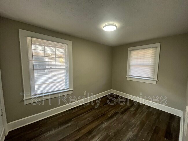 Building Photo - 4926 E New York St