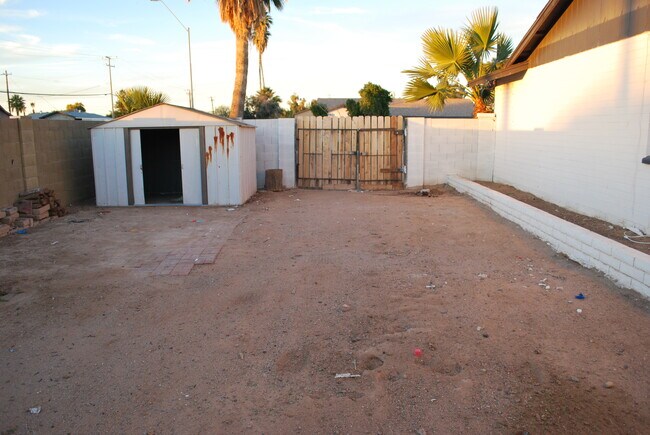 Building Photo - 2057 W Village Dr