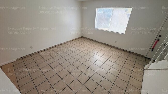 Building Photo - 2 bedroom 1.5 bathroom townhome