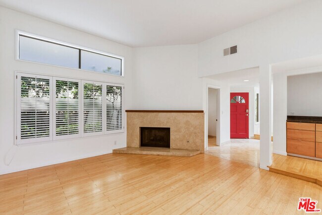 Building Photo - 832 15th St