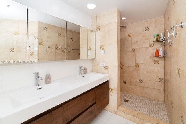 Building Photo - 17150 N Bay Rd