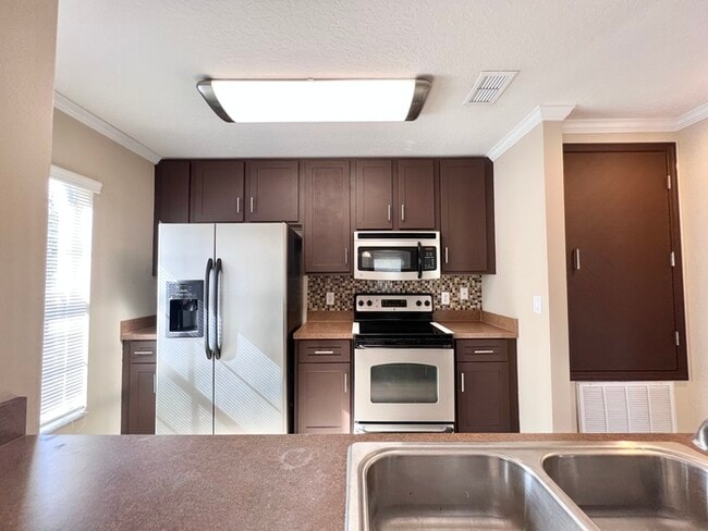 Building Photo - Gorgeous 3-bedroom, 2 1/2-bath End Unit To...