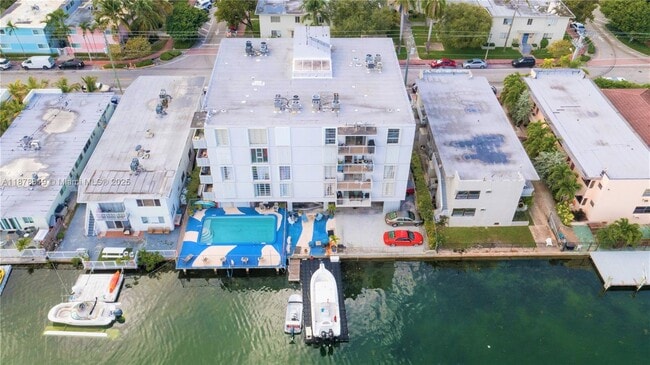 Building Photo - 8305 Crespi Blvd