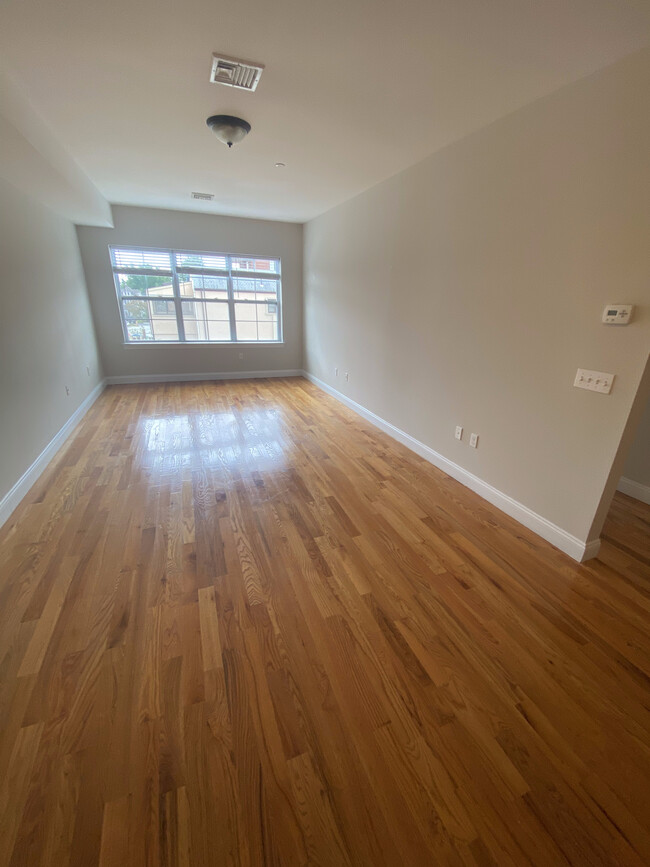 Living Area - 184 Franklin Ave